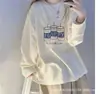 Camiseta Branca de Manga Longa com Gola Redonda para Mulheres 2025 Nova Camisa de Camada Interna Outono e Inverno Design Top de Nicho Ins Trend