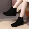 Novas botinhas de acabamento fosco, botas casuais femininas de cano curto, salto baixo, antiderrapantes, bico redondo, botas estilo Martin, coleção outono/inverno 2026, botas femininas de algodão com forro de lã