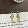 Brincos de Pérola com Design Sense para Embalar Flores Europeus e Americanos Exagerados Super Brilhantes com Franjas Brincos Únicos de Moda para Mulheres Brincos de Luxo Leve