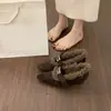 Sapatos Femininos Pontudos de Camurça Peludos Estilo Francês Retrô de Nicho, Novos Modelos Outono e Inverno, Quentes e Forrados com Lã, com Aumento de Altura Escondido