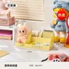 Caja de almacenamiento para papelería con figura de Labubu, caja de exhibición a prueba de polvo, organizador giratorio multifuncional para escritorio para labiales y productos de cuidado de la piel