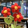 Un Pequeño Ramo de Flores de Hilo Rojo Ganó el Primer Premio en el Día de la Madre, una Recompensa para los Estudiantes en los Exámenes de Ingreso a la Preparatoria y la Universidad, y un Regalo para el Día de la Mujer