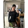 Design Sense Niche Sweet Spice Meninas Ombro Camiseta de manga comprida Feminina Início do Outono Slim-fit Emagrecimento Cinza Base-on Top Interno