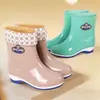 Botas de chuva duráveis e grossas para todas as estações, estilosas e impermeáveis, adequadas para estudantes e mulheres, com canos altos grossos e solas grossas.