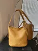 Bolsa feminina versátil de grande capacidade, moda transfronteiriça, nova para o verão de 2026, simples, para o dia a dia, de ombro, crossbody, bolsa estilo balde
