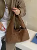 Bolsa de Mão Vintage de Grande Capacidade para Uso Diário, Transfronteiriça 2026, Bolsa Tote de Ombro Simples de Rebite de Alta Qualidade para Mulheres