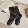 Nuevos Calcetines de Otoño e Invierno para Mujer con Etiquetas de Tela, Calcetines de Media Pantorrilla, Calcetines Rayados Retro para Mujer, Calcetines de Algodón Simples Casuales de Moda, Calcetines Holgados