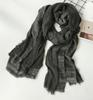 Novo Cachecol de Outono e Inverno de Algodão e Linho Listrado Plissado Moda Versátil Estilo Artístico Tingimento Sujo Cor Sólida Cachecol de Senhora para Estudantes
