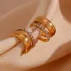 Moda europeia e americana simples nicho personalizado brincos populares aço inoxidável banhado a ouro 18K camada dupla micro-incrustado clipe de orelha em forma de C para mulheres
