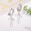 Pendientes de Hebilla de Oreja con Lazo de Amor Totalmente Diamantados con Sentido de Diseño de Nicho Pendientes Dulces Elegantes de Lujo Ligero para Mujer 2025 Nuevos para Mujer