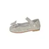 Sapatos de couro infantis transfronteiriços 2026 outono novo mocassins de moda com laço para bebês e meninas pequenas com solas macias sapatos de princesa