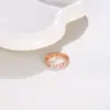 Anillo de Zirconia Estrellada en Oro Rosa con un Estilo de Lujo Ligero, Anillo de Banda Cerrada para Mujer, Anillo de Dedo Índice de Gama Alta de Nicho