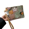 Bolso de mano de moda bordado muy elegante, nuevo bolso de moda de verano 2026 para mujer, bolso cuadrado de mano de nicho, bolso tipo sobre