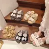 Pantuflas Gruesas de Dibujos Animados Adorables y Peludas para Mujer para Usar en Exterior Celebridad de Internet Otoño e Invierno Hogar Pantuflas de Algodón Shirley Rose para Mujer