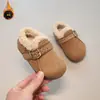 Zapatos Birkenstock para Niñas con Forro Polar 2026 Invierno Nuevo Estilo Zapatos de Algodón Retro para Niños Zapatos Gruesos de Piel Sintética Antideslizantes Cálidos Versátiles