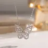 Colar de Borboleta Exagerado para Mulheres, Pingente com Microincrustação de Diamante, Corrente de Aço Titânio, Corrente para Clavícula Não Desbota, Estoque Pronto de Fábrica, Corrente para Atacado