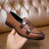 Zapatos de cuero tejidos sin cordones para hombre, moda nueva transfronteriza de Amazon, estilo coreano, zapatos de cuero pequeños únicos, mocasines