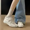 Zapatillas de mujer de diseño único con suela gruesa, nuevo modelo otoño 2026, estilo universitario, zapatos blancos versátiles que combinan con faldas, antideslizantes