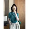 Camiseta Tricô Manga Curta Ombro Direito Branco Azul Estilo Coreano para Mulheres no Verão Top Curto Meia-Manga Único e Bonito para Pessoas Baixas