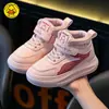 Zapatos de caña alta para niñas 2025 Tenis cálidos de terciopelo para niños Invierno Zapatos para niños de cuero antideslizantes resistentes al desgaste Impermeables y cálidos