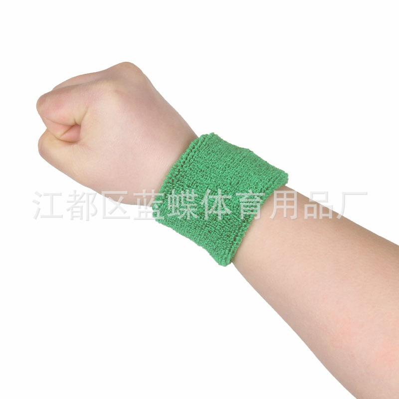 草绿色