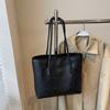 Saco de grande capacidade Feminino 2024 Novo Verão High Sense College Student Class Shoulder Bag All-match Commuter Tote Bag