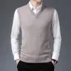 Colete de malha 100% lã masculino de meia-idade, colete de lã estilo coreano com decote V slim fit, suéter sem mangas de cor sólida