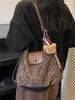 Nova bolsa tote popular Yuezhi 2026 outono inicial, bolsa de ombro retrô moderna com estampa de leopardo, bolsa de bolinho
