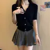 Cardigã de tricô de seda gelada amarelo para mulheres, estilo fino de verão 2026, camiseta curta popular deste ano, ombro normal, gola V, top de manga curta