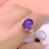 Anillo de Ópalo Sensible a la Temperatura que Cambia de Color de Lujo Ligero para Mujer, Cabujón Ovalado Incrustado de Diamantes, Anillo de Dedo Índice Moderno y Único con un Toque de Alta Gama y Estilo Versátil