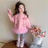 Conjunto para meninas, nova coleção outono/inverno 2026, conjunto estiloso de duas peças para meninas pequenas, roupa de outono e inverno com forro de fleece