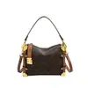 Monica Qiqi Europeia e Americana Retrô Bolsa Transversal Pequena Quadrada de Ombro Macio Feminina 2025 Nova Fashionável Luxo Leve Flor Antiga
