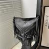 2505 Primavera y Verano Nueva Moda Remache Cuero Suave Trendy Casual Bolso de Borlas con Remaches Bolso Bandolera de un Solo Hombro Bolso de Mujer