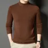 Nuevo suéter de invierno para hombre de cuello alto medio con lana de oveja, cálido top de punto casual, color liso y versátil