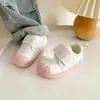 Zapatos de Interior para Niños Pequeños y Preescolares, Tenis Blancos para Niños y Niñas, Zapatos Suaves con Suela Antideslizante para Primavera y Otoño, Modernos