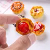 Torta de frutas fofa comida de simulação brinquedo DIY acessórios de cola de creme boneca de sobremesa miniatura decorações de casa de bonecas