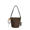 Bolso vintage de ante para mujer, nuevo modelo de otoño 2026, sensación de alta gama, versátil para el uso diario, bolso tipo cubo de un solo hombro para llevar debajo del brazo