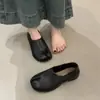 Sapatos de Salto Grosso com Bico Separado Casco de Porco Sapatos Femininos Temporada Primavera e Outono 2026 Sapatos de Couro Preto de Calçar
