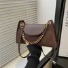 Bolsa Elegante com Corrente Estilo Western Simples Feminina Chegada Nova Outono e Inverno 2024 Bolsa de Ombro de Abaixo do Braço Bolsa Transversal Fashion para o Dia a Dia