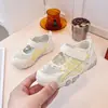 Sandálias de Verão Novas para Meninas 2026, Sapatos de Verão Infantis, Sapatos Fechados na Ponta, Sapatos Esportivos Respiráveis para Crianças Maiores, Sola Macia, Versátil