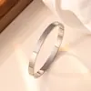 Pulseira Minimalista Tendência com Fivela Lisa para Mulheres, Anel Simples de Aço Titânio, Pulseira Versátil Fashionável com Toque de Luxo Que Não Desbota