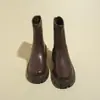 Botas da Moda de Solado Grosso Femininas Estilo Britânico 2026 Novas Botas de Meia-Estação Primavera/Outono Zíper Traseiro Bico Redondo Salto Bloco Botas Curtas Slim