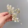 Pinza Grande de Metal con Flor de Bill de Pedrería Versátil y Suave Pinza de Tiburón para el Cabello Pan con Borla de Perla Trigo Elegante