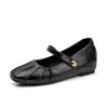 Sapatos Femininos Mary Jane Prata Estilo Francês Modelo Novo Verão 2025 com Aumento de Altura Oculto e Sapatos de Ballet Plissados Vovó