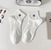 Calcetines para hombre primavera y verano calcetines de tubo fino algodón blanco bordado de letras calcetines deportivos absorbentes de sudor transpirables venta al por mayor