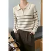 Tiro real chic coreano otoño e invierno francés reductor de edad cremallera media apertura cuello polo manga larga a rayas tejido de punto camiseta base top