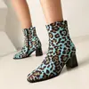 Novas botas femininas britânicas outono e inverno 2024 estampa de leopardo botas curtas estilo martin botas de salto alto grossas 40-44 tamanho grande botas de comércio exterior