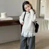 Suéter Feminino de Tricô Doce e Macio Aimobebbe, Casual e Estiloso com Gola Peter Pan de Renda, Estilo College da Moda