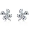 Brincos Simples de Flor de Grama da Sorte Cravejados com Diamantes Luxuosos de Alta Qualidade Elegantes Franceses Flor de Quatro Folhas Brincos Completamente Cravejados com Zircônia