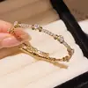 Pulseira de Coração com Zircônia Minimalista de Moda Europeia e Americana com Design Único, Versátil e Elegante, Joia com Toque de Luxo Leve e de Alta Qualidade